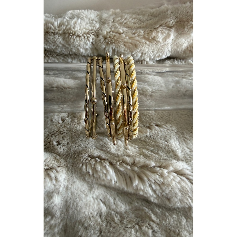 7 Piece Gold Tone Stackable Bangle Bracelet Set‎ Cream Seed Bead Accents Womens